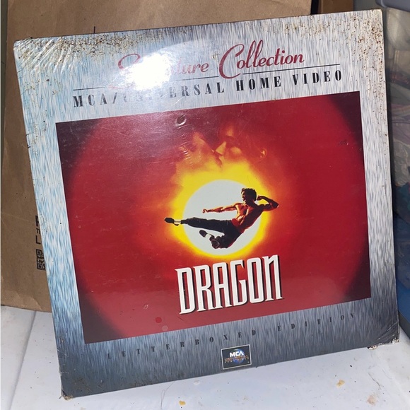 Buce lee brandon lee Dragon laserdisc. sealed new 
Has shop wear
#Dragon #Collec - Picture 2 of 3